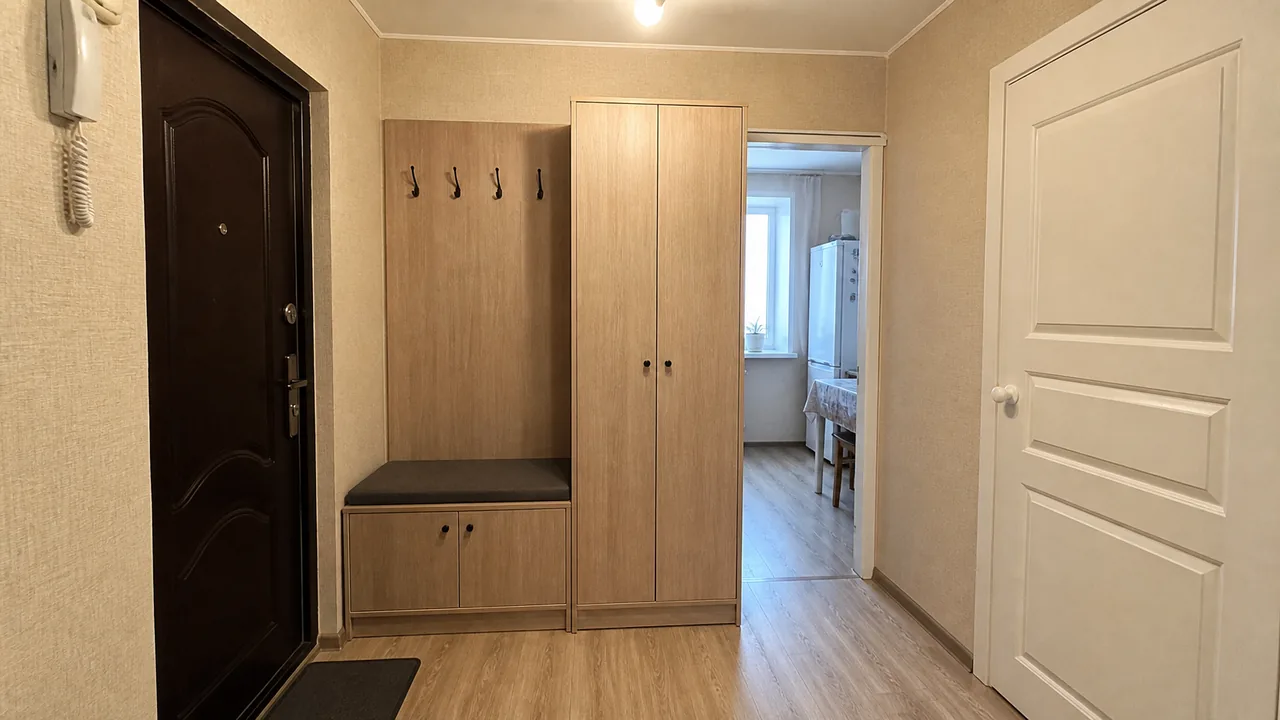 Прихожая после установки мебели на заказ